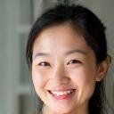 陈玉英女士轻松微笑。